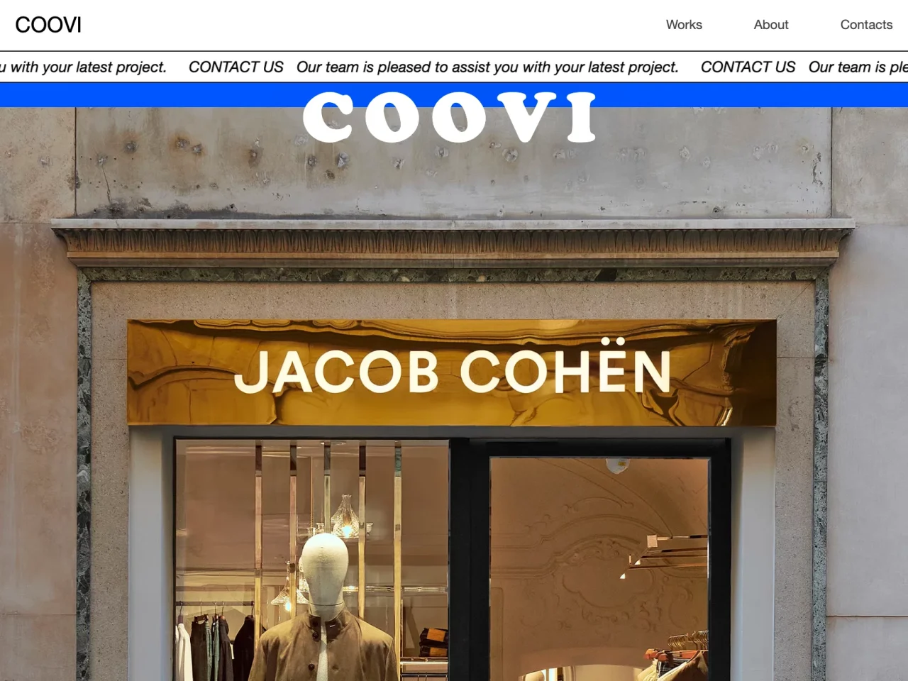 Hero della homepage del nuovo sito web Coovi, con header di navigazione e progetto retail Jacob Cohën in evidenza.
